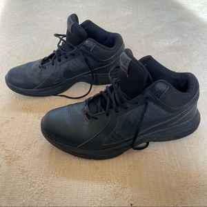 Nike Men’s Black Sneakers